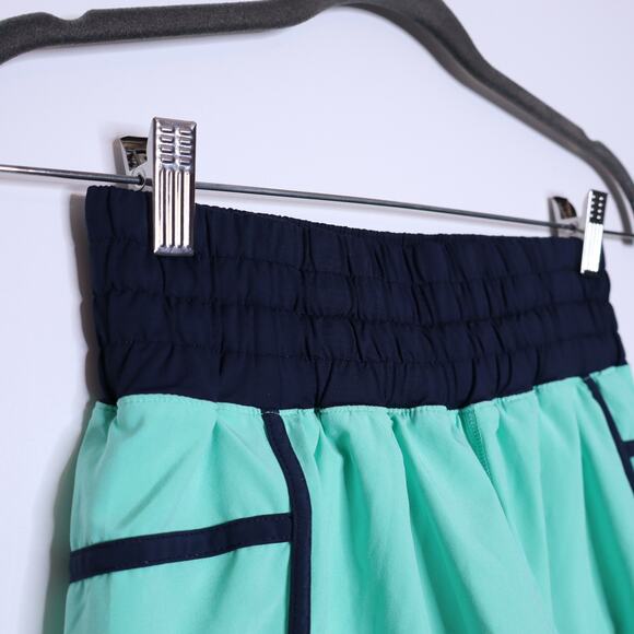 LULULEMON Tracker Short II Stretch Menthol Inkwell Training Active Women's 6 - Picture 6 of 16